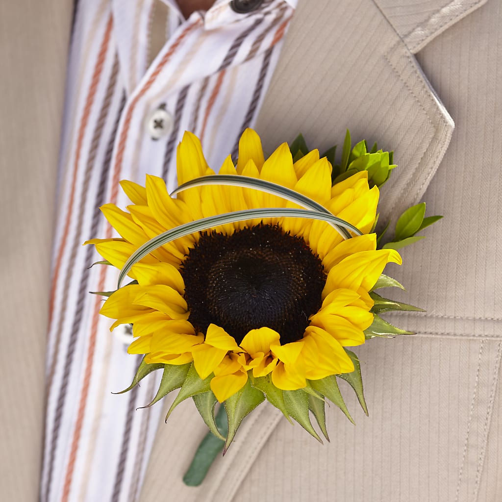 Free Spirit Boutonniere – The Flower House, Eunice LA